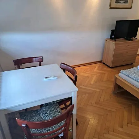 Lejlighed 2001 Stari Grad